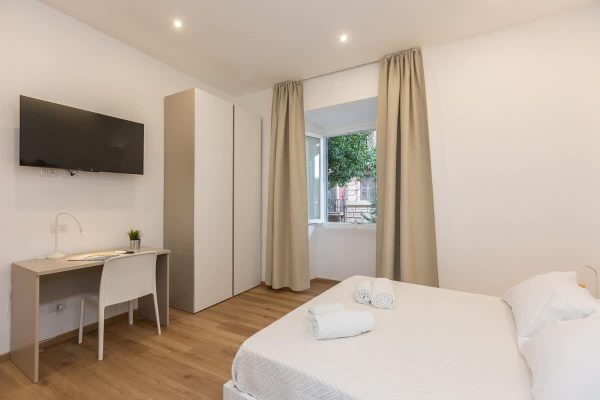 Apartment Colosseum Holidays - Three-bedroom