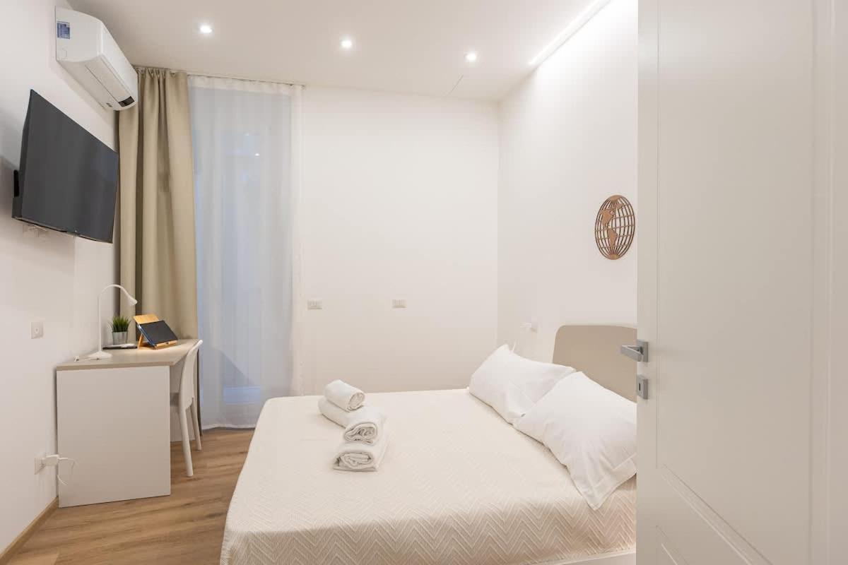 Colosseum Holidays - Three-bedroom Rome