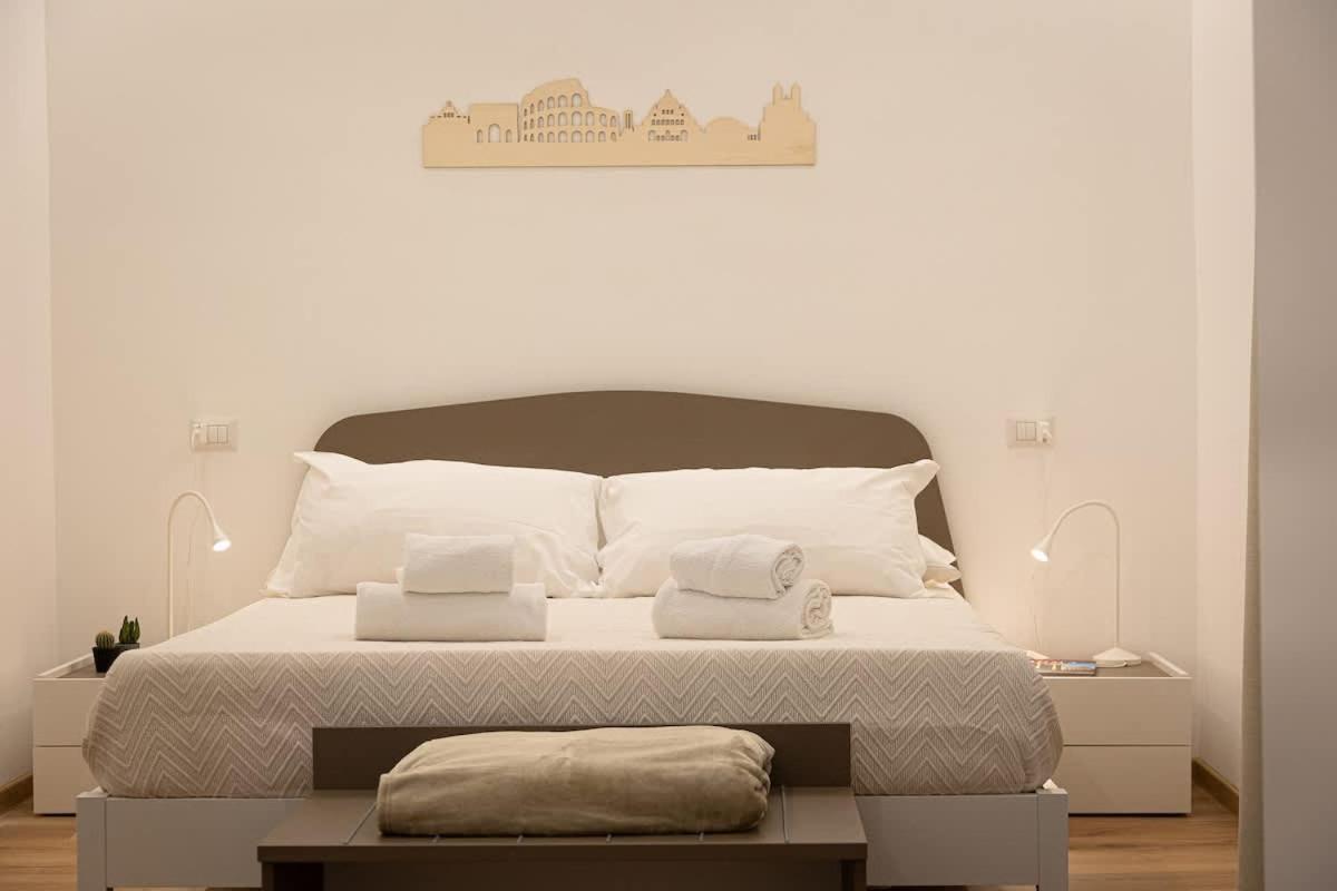 Apartment Colosseum Holidays - Three-bedroom Rome
