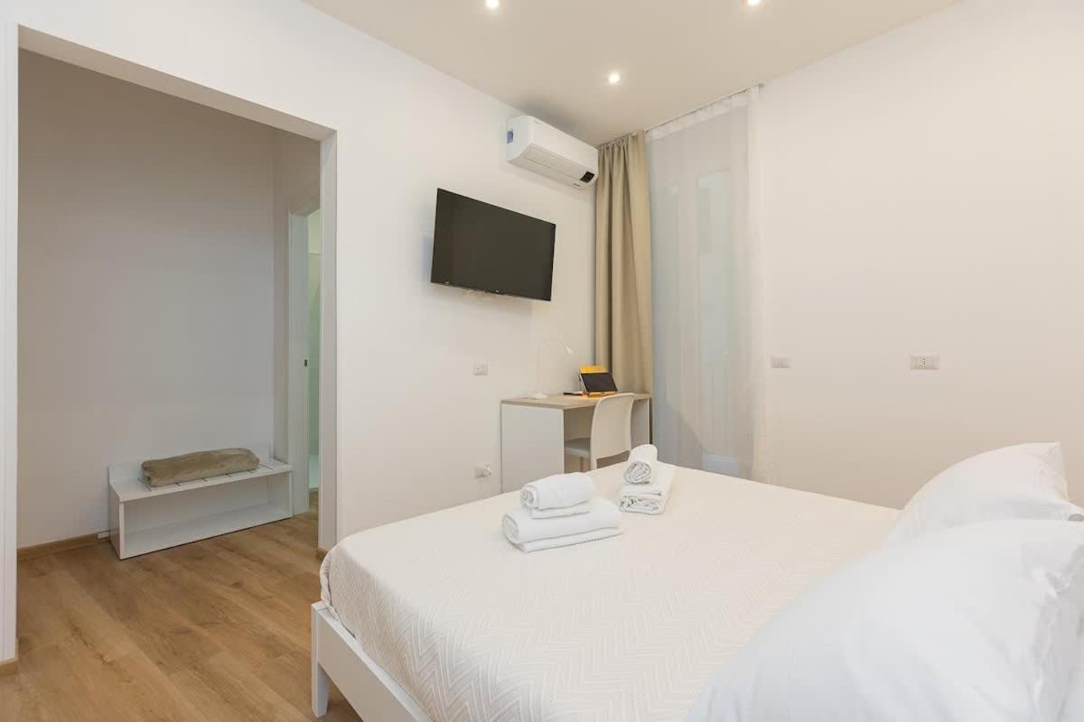 Apartment Colosseum Holidays - Three-bedroom
