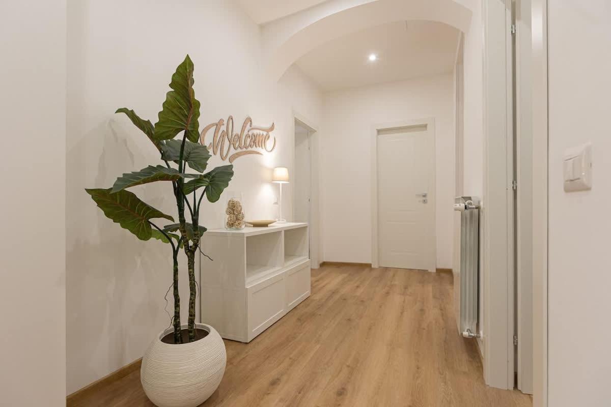 Colosseum Holidays - Three-bedroom Apartment *