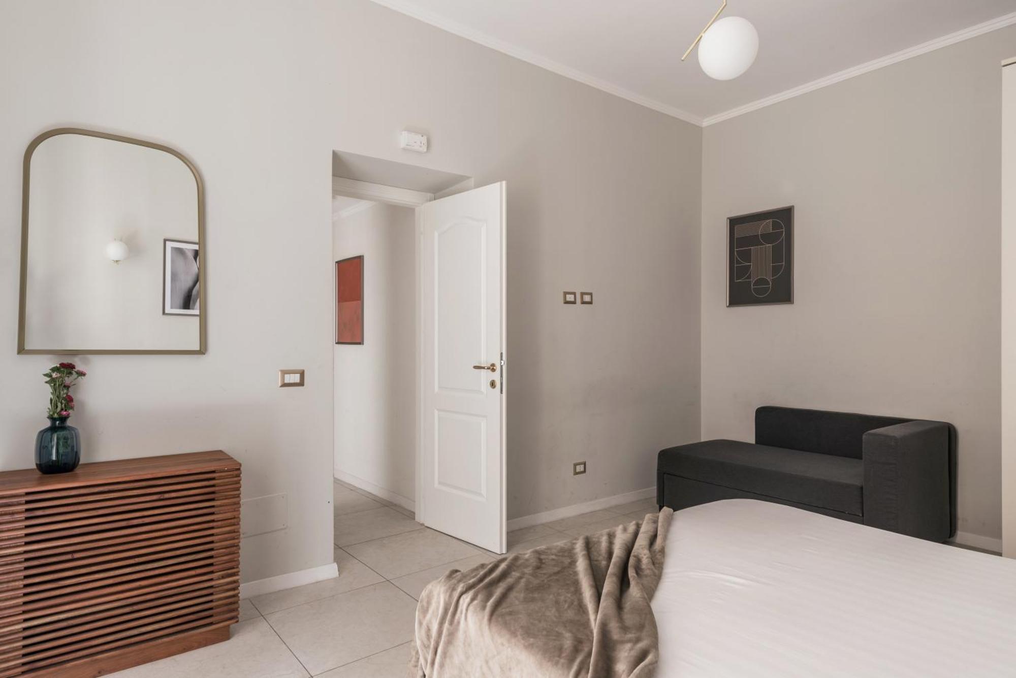 Aparthotel The Rent - Bright Flat Near San Pietro *