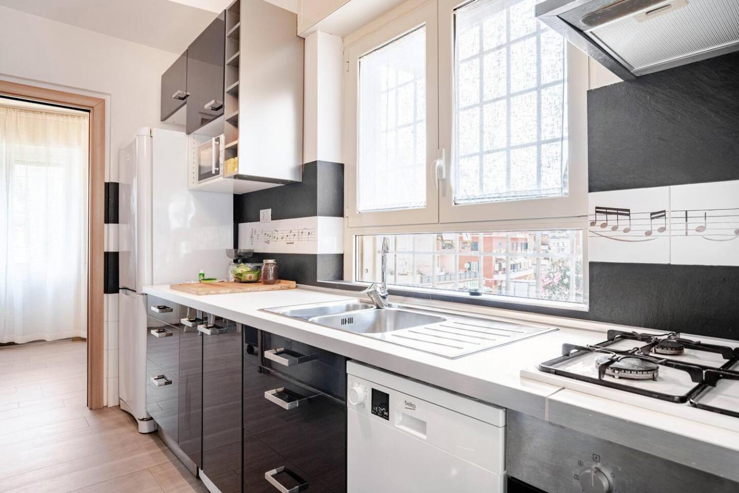 Gemelli - Black & White Loft