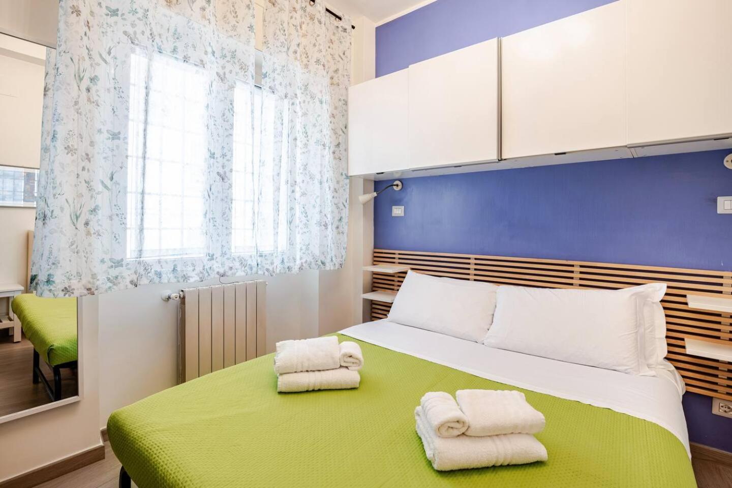 Gemelli - Black & White Loft Apartment