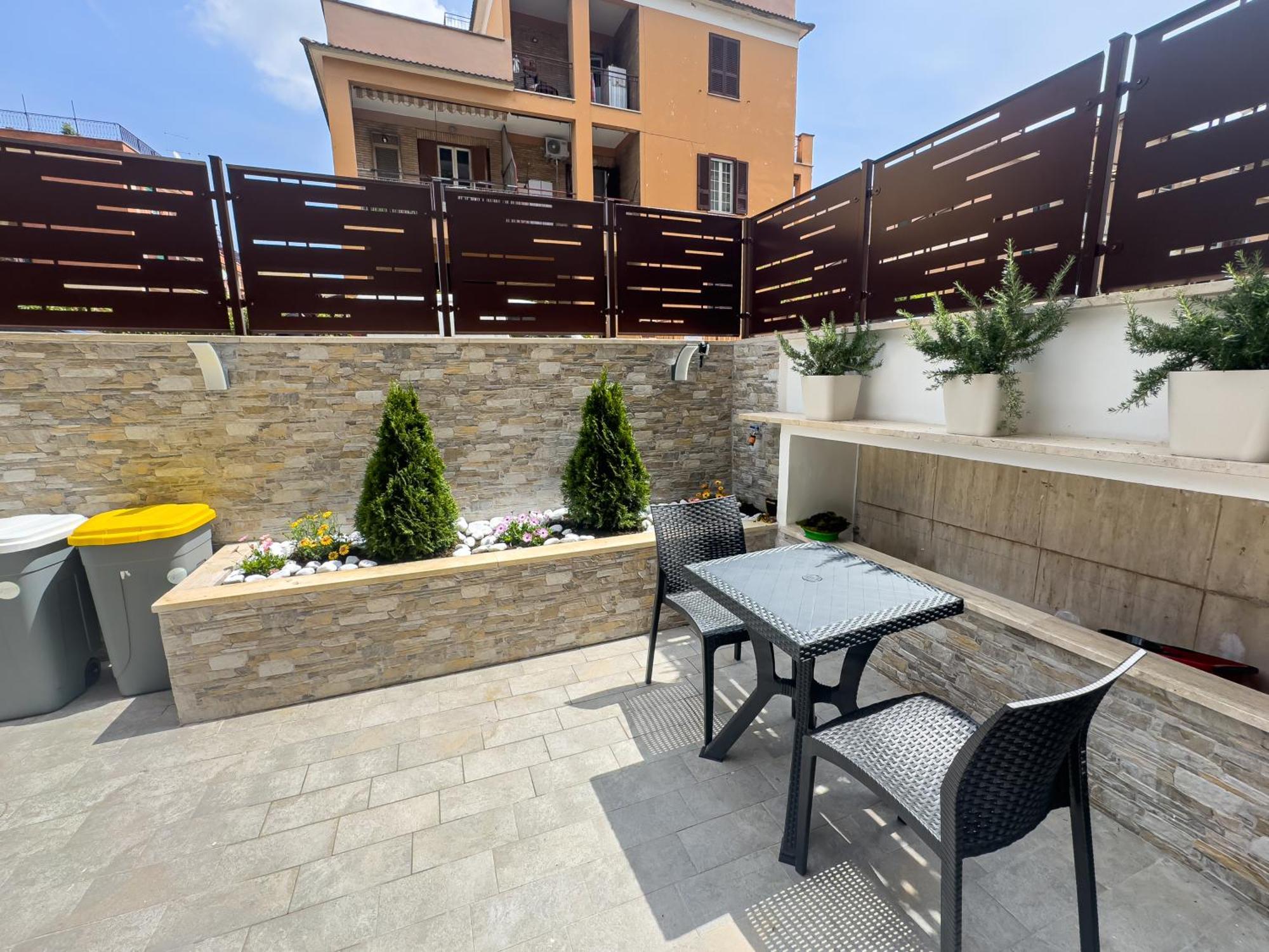 Lovely In 24 - 26 Apartment