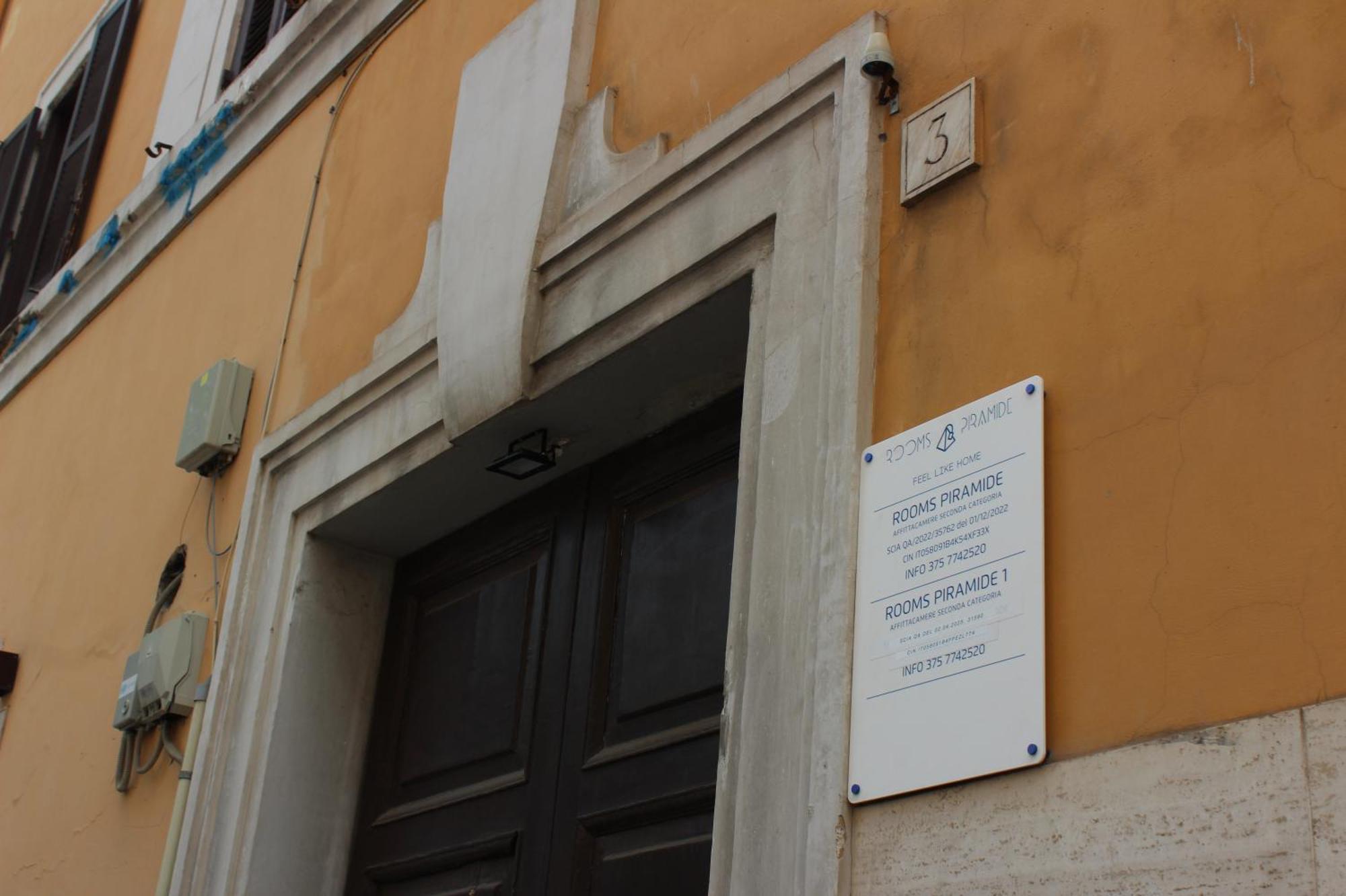 Guest house Piramide *