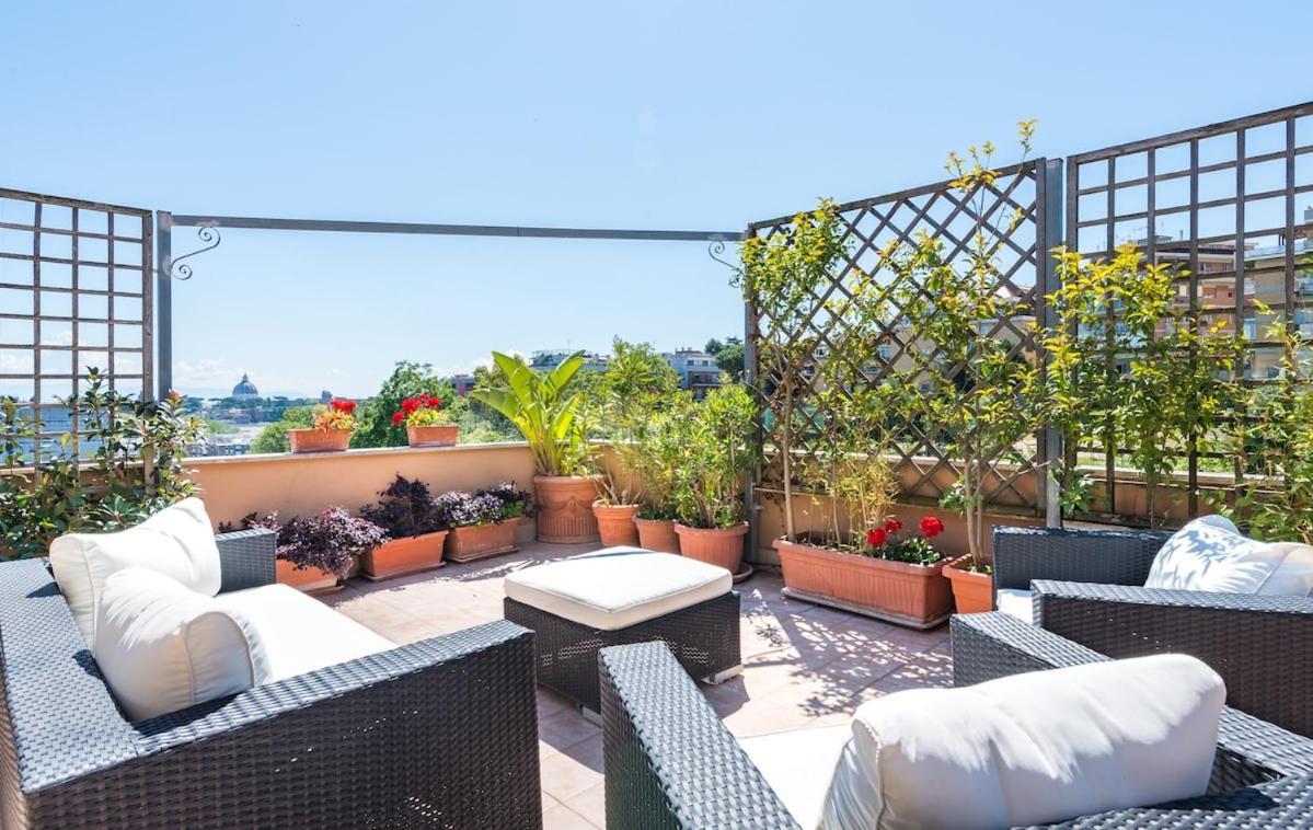 Apartment Vatican-metro A Panoramic Penthouse With Jacuzzi Rome