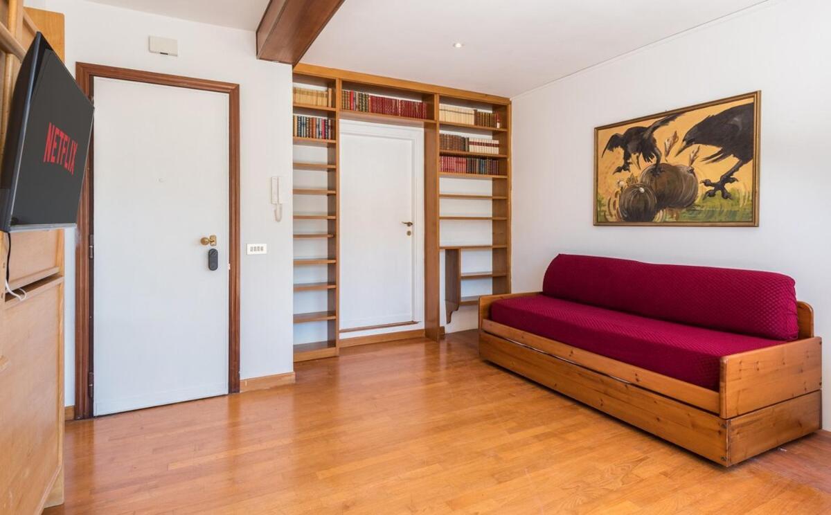 Vatican-metro A Panoramic Penthouse With Jacuzzi Apartment