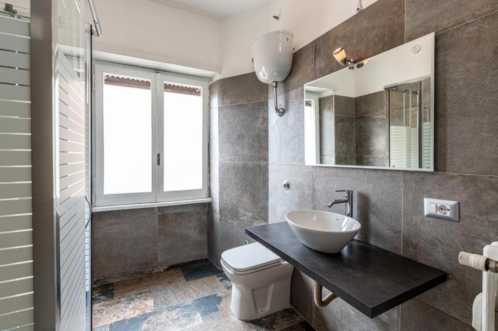 Policlinico Tiburtina Con Balcone Panoramico E Bagno Privato Homestay