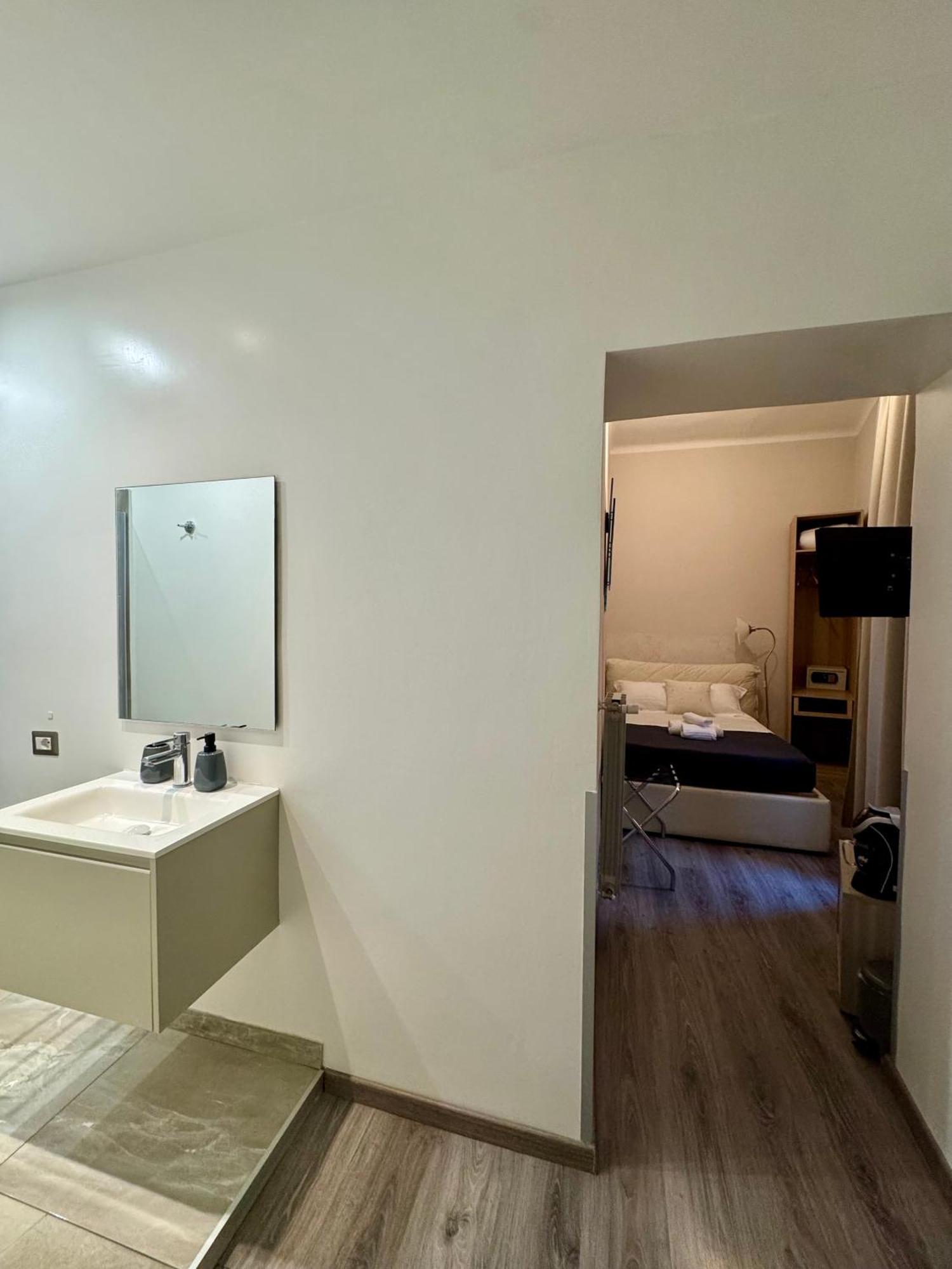 Rhs Rienzo Guest house