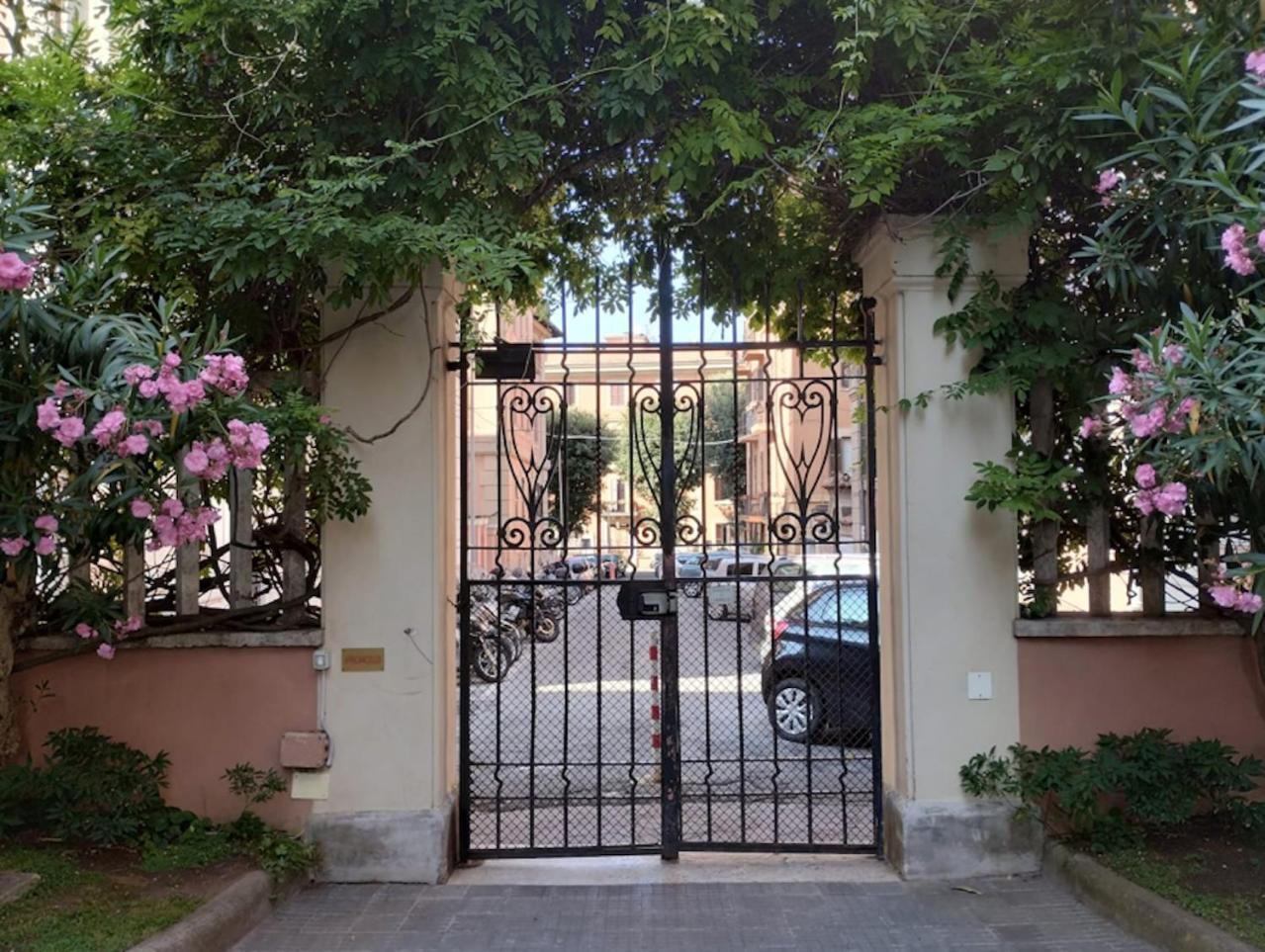 Dimora Torlonia - Elegance & Light In Apartment Rome