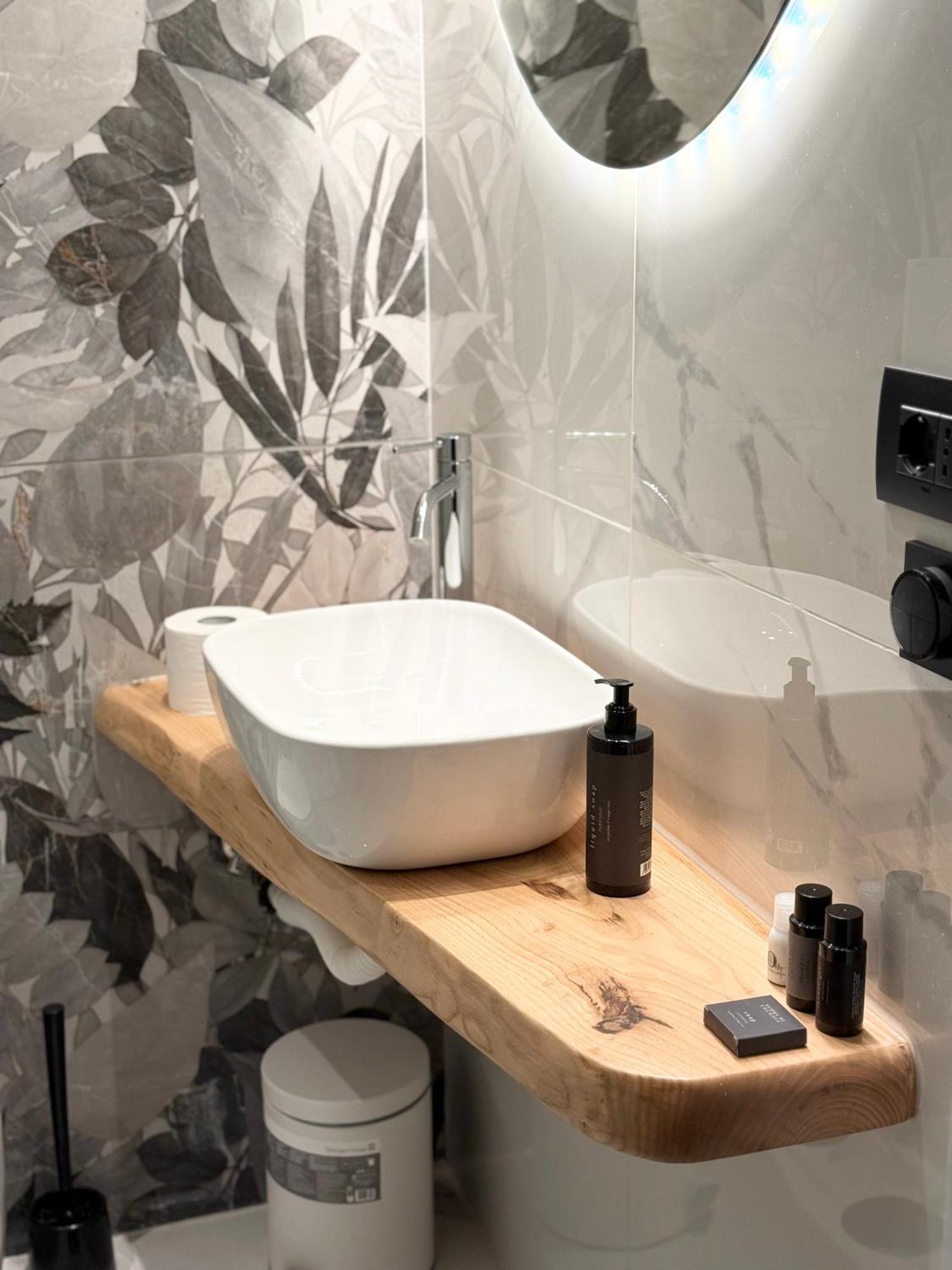 Guest house Ese Luxury - Elegant Jacuzzi Suite, Quiet&central