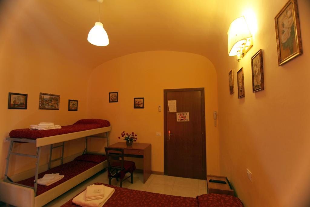 Pink Floyd Guest house 3*