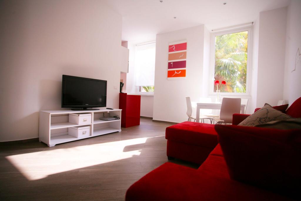 Red Flat In Apartment Rome