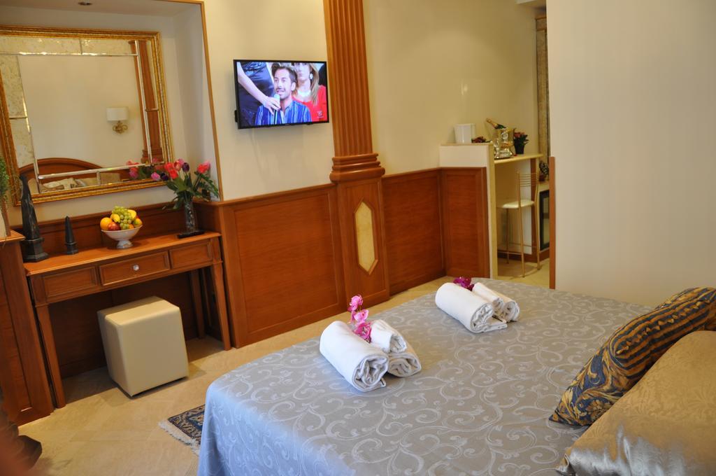 Imperial Crown Apartment *
