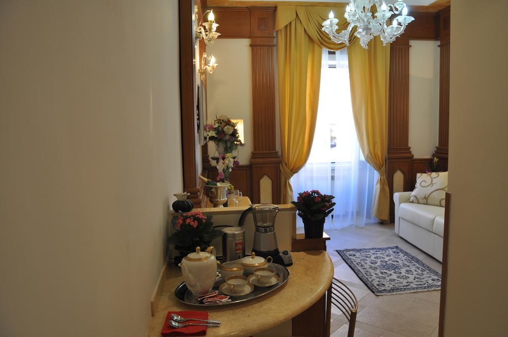 Imperial Crown Rome