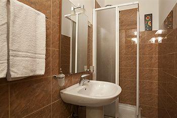 Cicero Center Guest house 3*