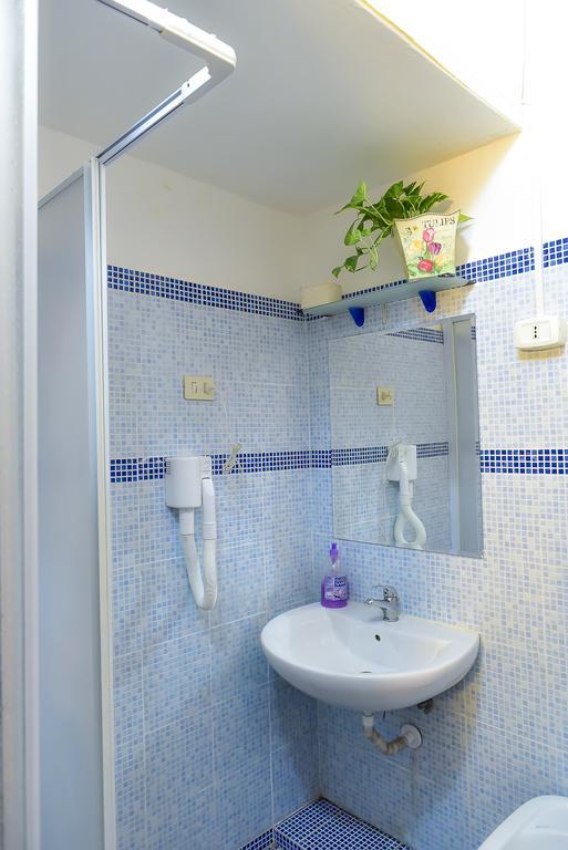 Affittacamere Casa Vacanza Frendy - Zona Con Parcheggio Gratis Sulla Strada