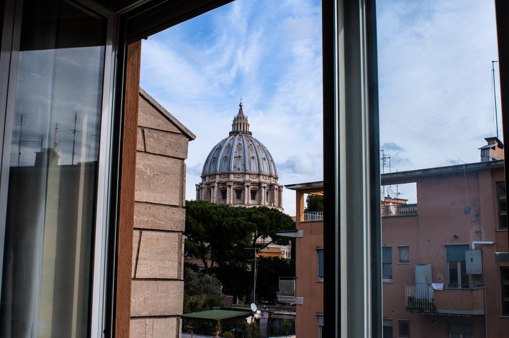 Vatican Balcony * Roma