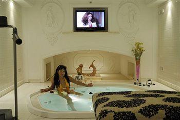 Opera 3* Rome
