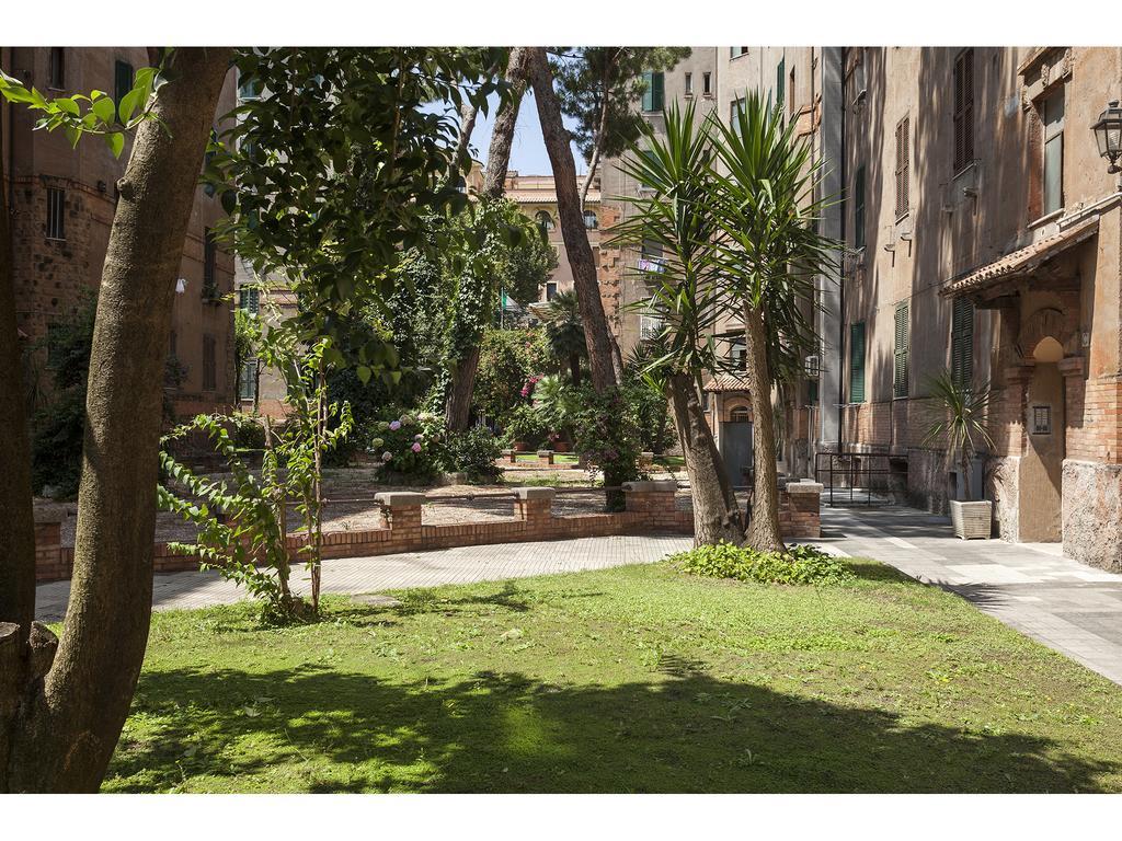 Dimora Del Papa * Roma