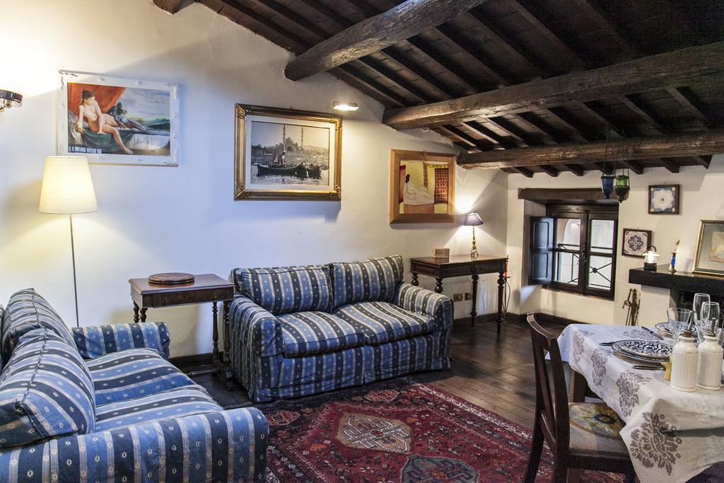 Via Giulia Dreamy Attic Rome
