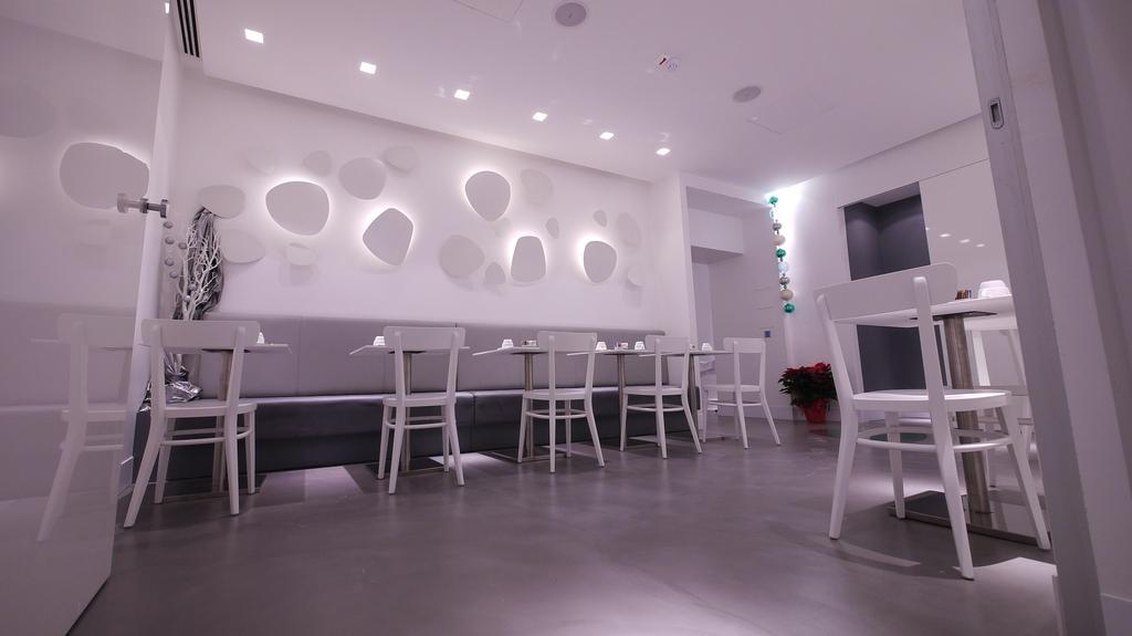 Hotel White 4*
