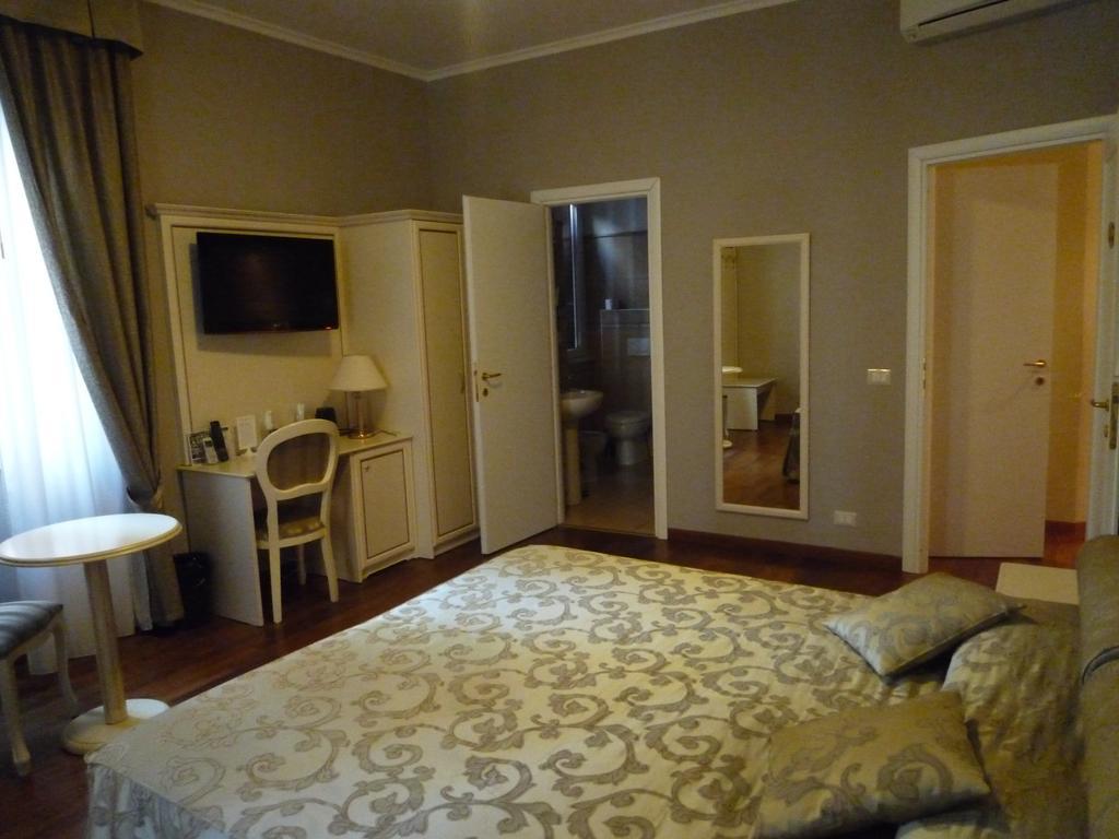 Domus Bocca Di Leone Rome