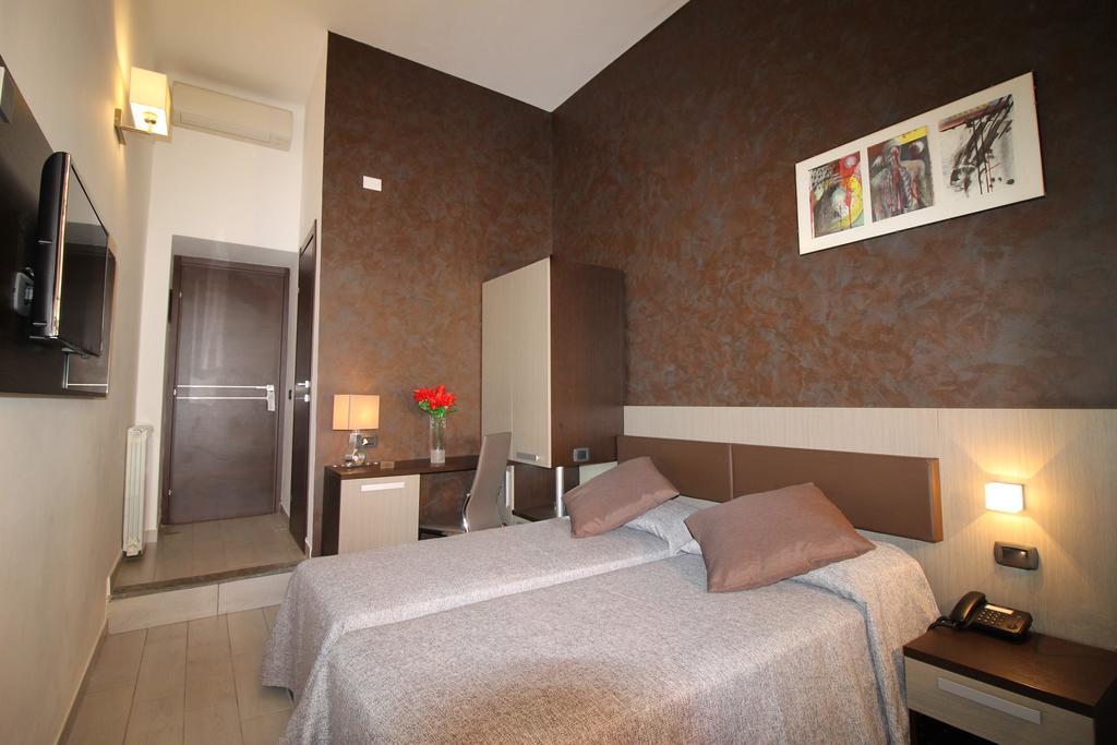 Hotel Charter 2*