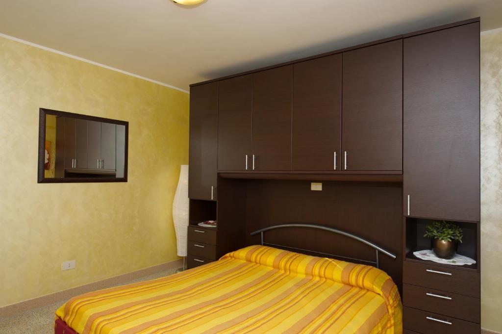 Guest house Holiday And *