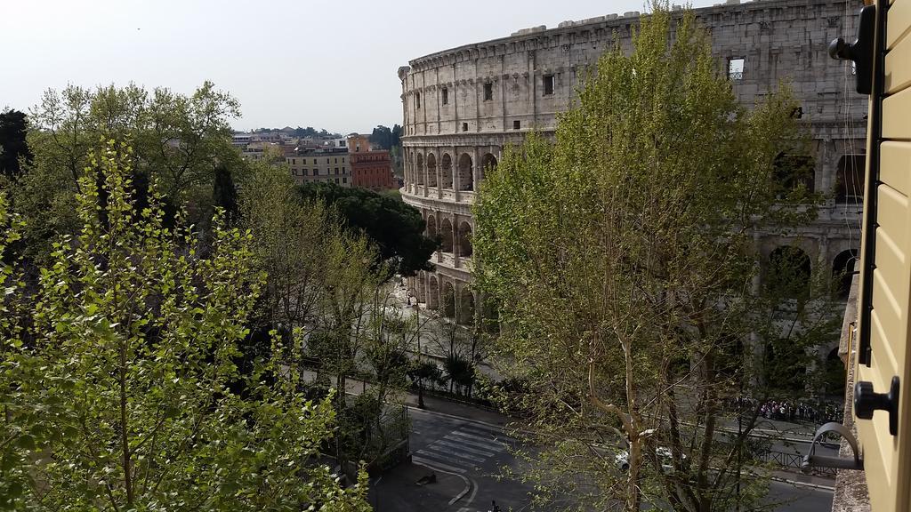 Colosseum Corner Rome
