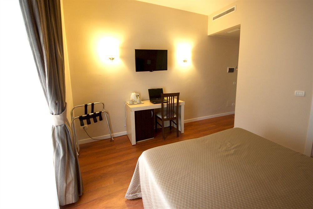 Hotel Saturnia Rome