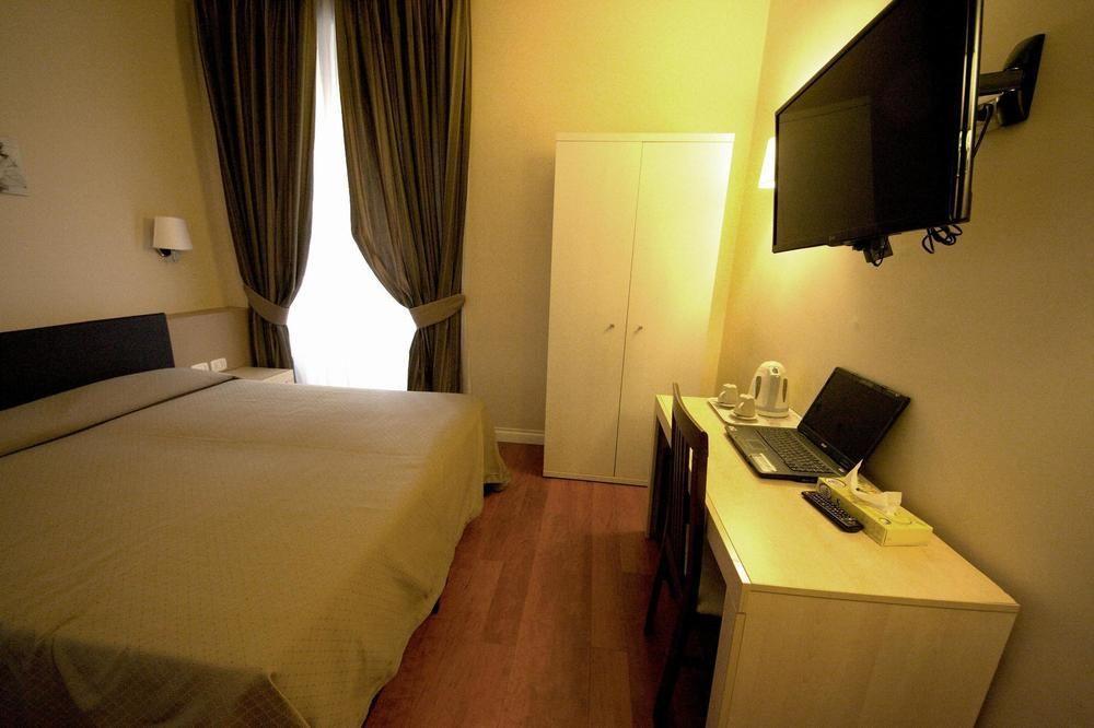 Hotel Saturnia Rome