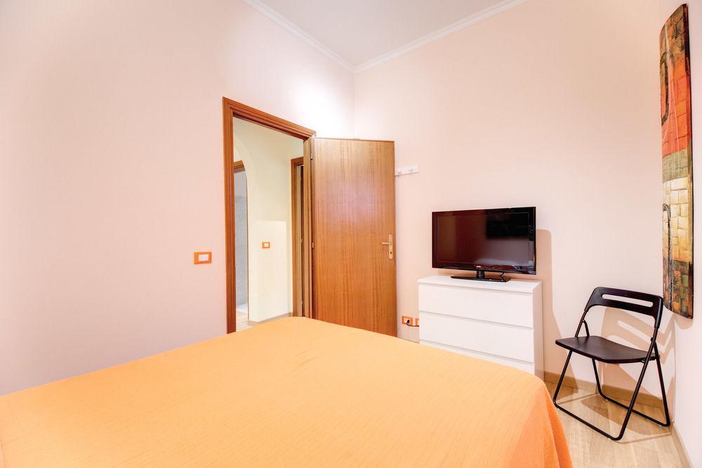 Easy In Hotel Rome