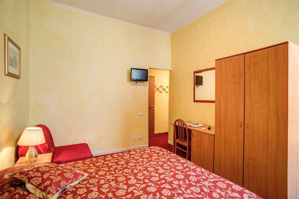 Monti - 2* Rome
