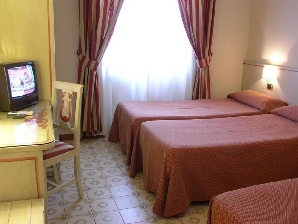 Rosa 3* Rome