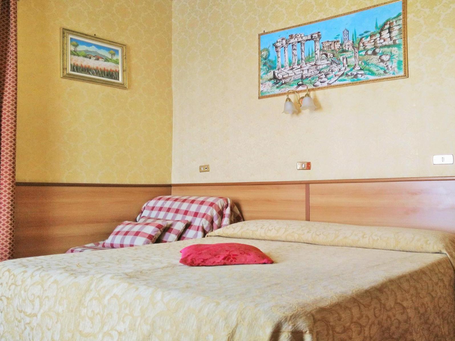 Cristina Hotel *
