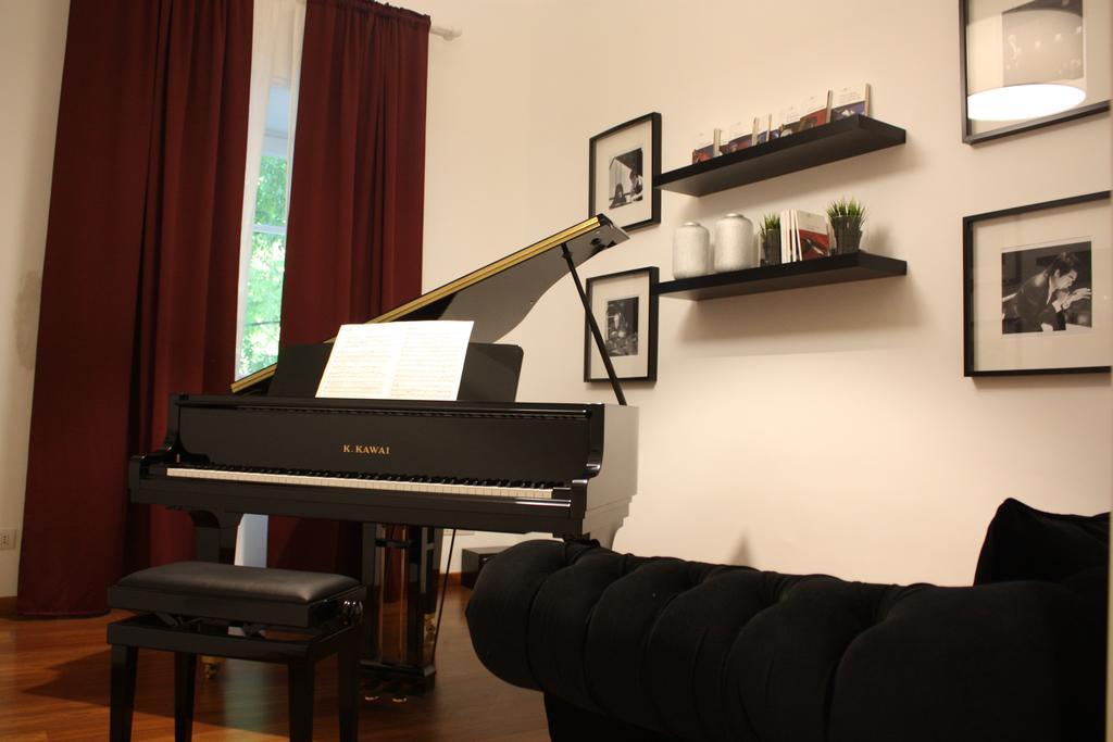Piano Apartment *
