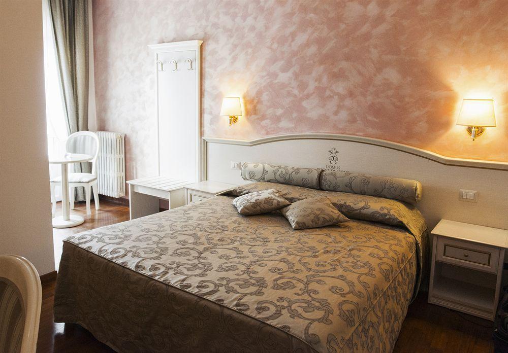 Domus Bocca Di Leone Rome