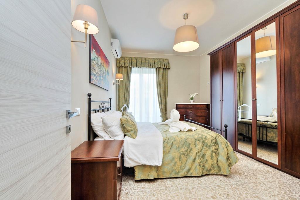 Di 130 M² Con 3 *