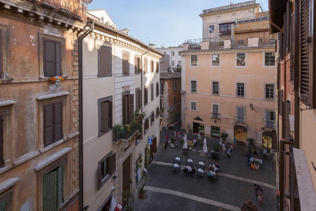 The Librari * Rome