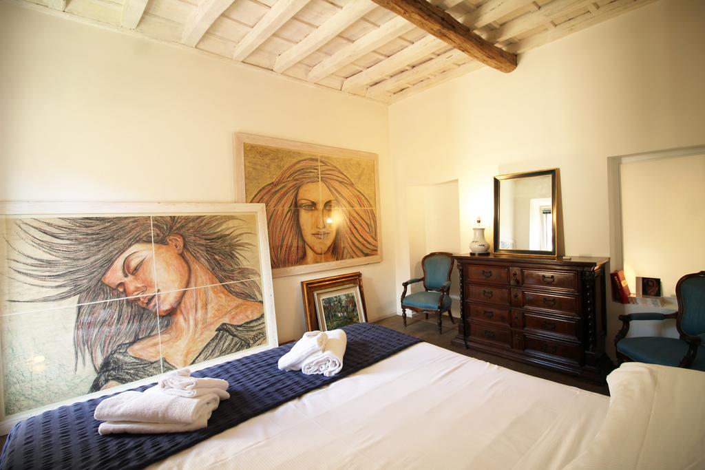 Trevi Fountain 2br Apartment