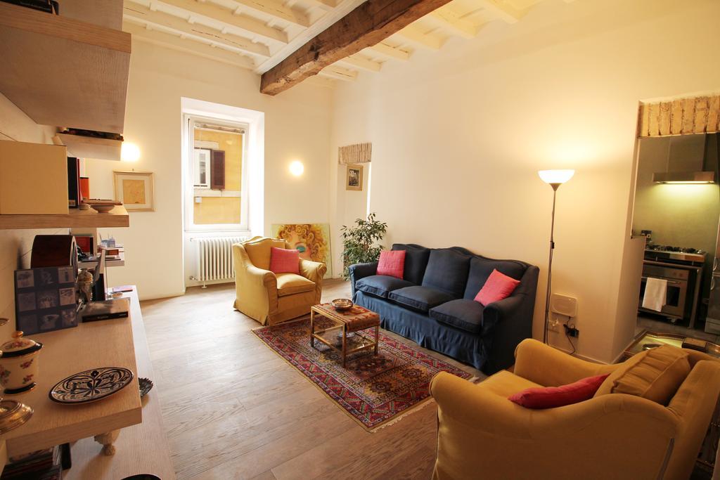 Trevi Fountain 2br Apartment Rome