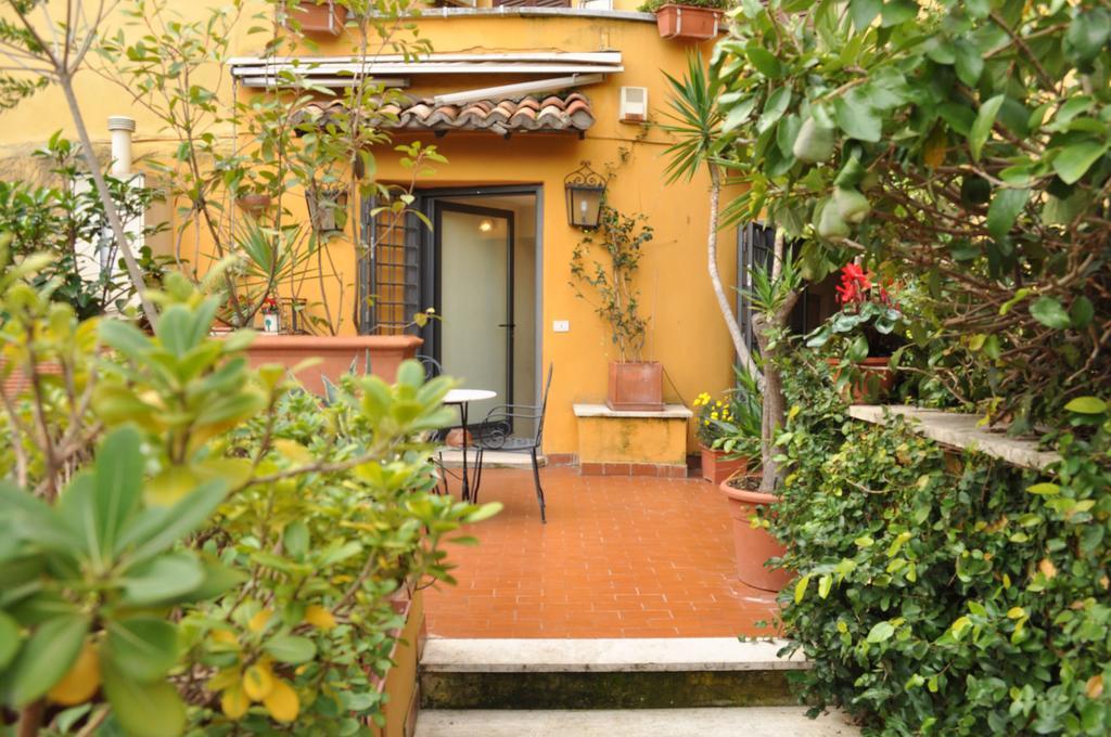 Onofrio Flat * Roma