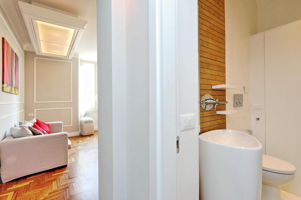 Elegant Vibia 300 Mt From Colosseum * Roma