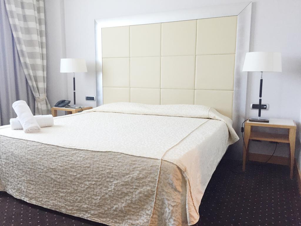 Papillo & 4* Rome