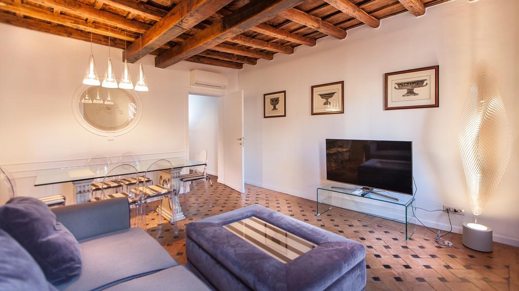 In - Scala Apartment Rome