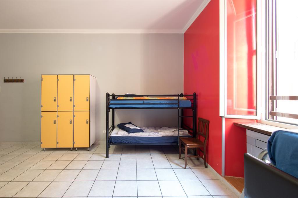 Hostel Alessandro Downtown & Bar