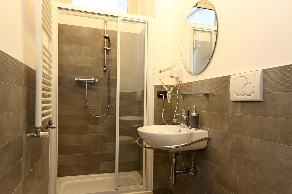 Mr Frills Guest house Rome