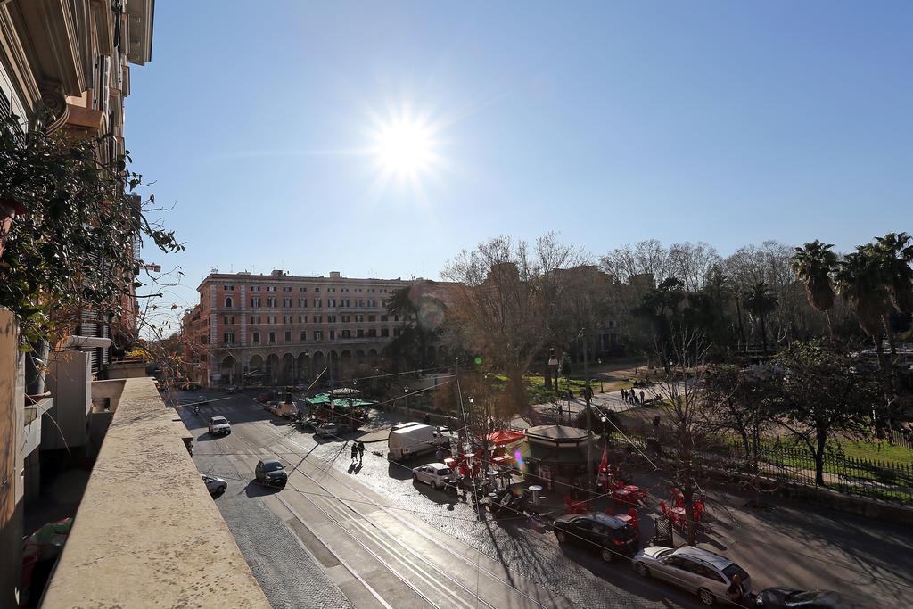 Mr Frills 2* Rome